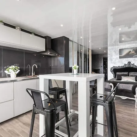 O Parfum Des Desirs Heliopolis Elegant Near The Apartment Agde